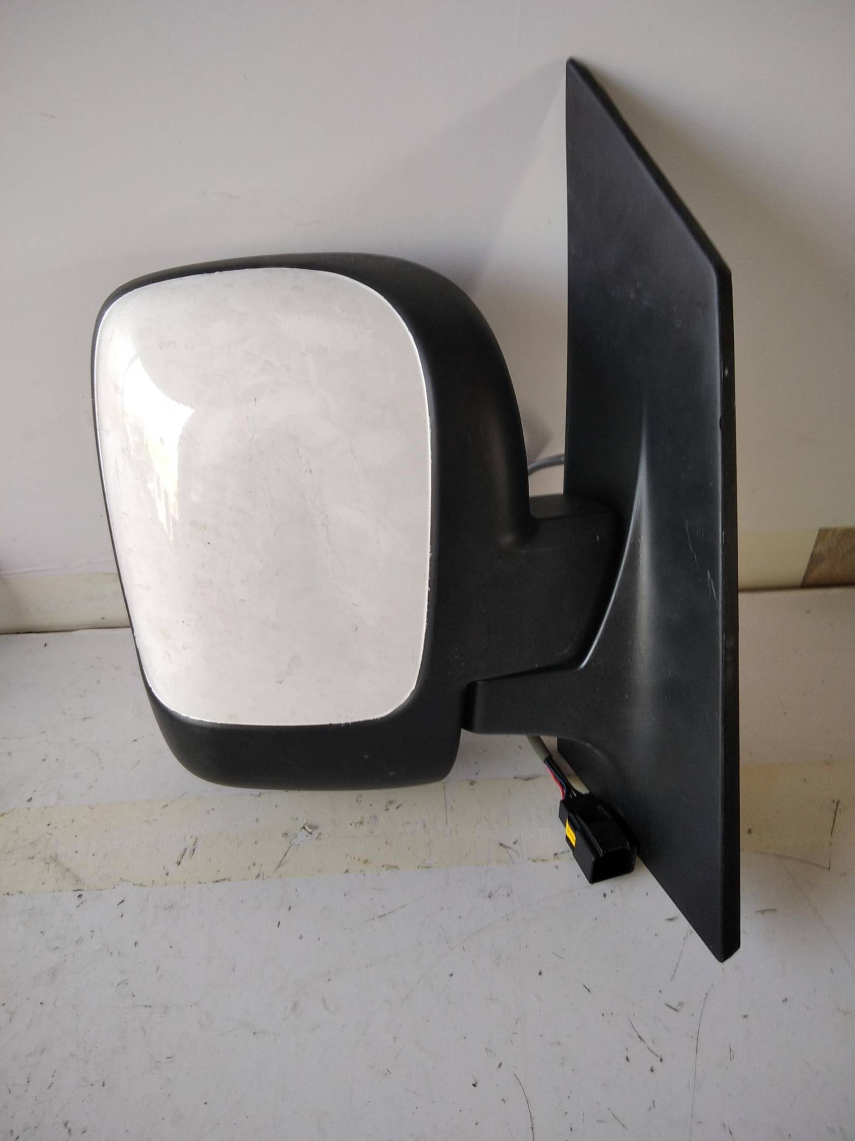 Retrovisore est. dx.